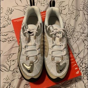 Nike Women's Air Max 98 - White/Metallic Silver